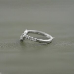 Round Cut Diamond Curved Wedding Band / EF-VS Eco-Friendly Diamond Anniversary Band  / Man-Made Diamond Engagement Band Gift  for Women