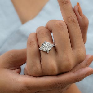5.00 CT Round Cut Lab Grown Diamond Solitaire Engagement Ring / IGI Certified Man Made Diamond Wedding Ring / Maid Of Honor Gift For Her