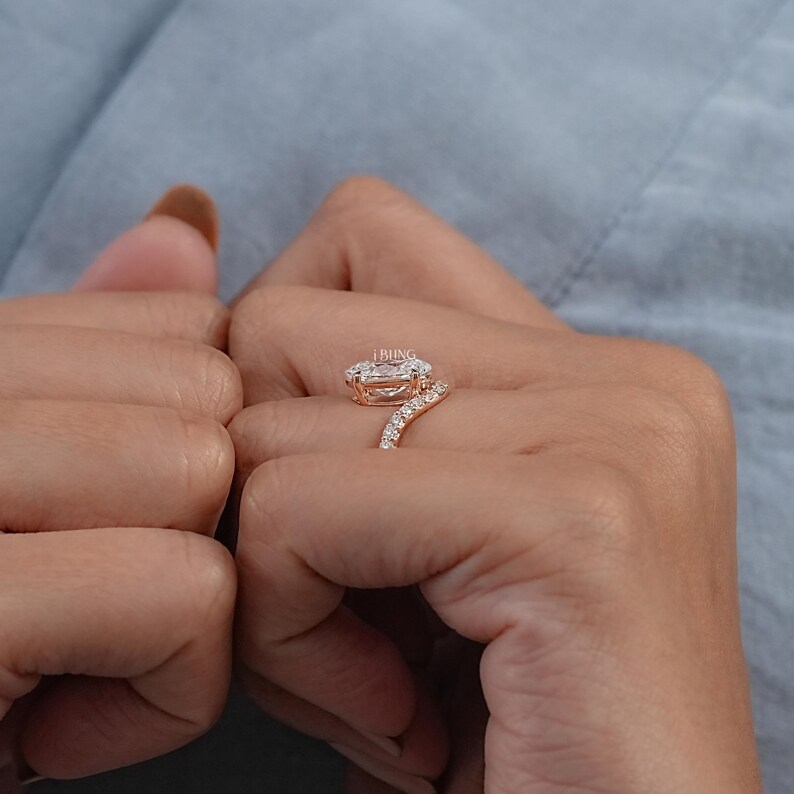 Oval Cut Lab Grown Diamond Wedding Ring/ CVD Diamond Solitaire With Accent Ring/ 14k Solid Gold Curved Engagement Ring/ Bridesmaid Gift