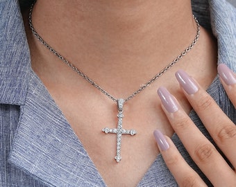 Ciondolo a forma di croce in oro giallo 585 14 K, con diamanti Ciondolo a forma di croce in oro giallo 585 14 K, con diamanti