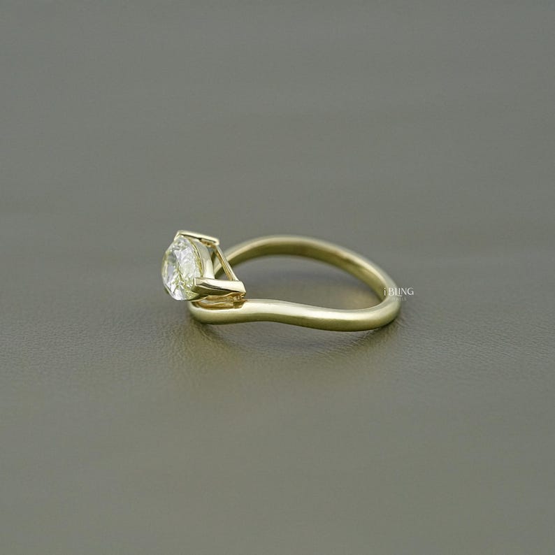 Pear Cut Lab Grown Diamond Curved Solitaire Ring/ Eco-Friendly East-West Set Diamond Ring/ 14K Solid Gold Engagement Ring/ Rings For Women