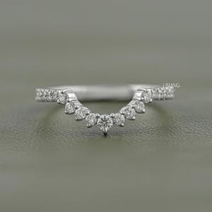 Round Cut Diamond Curved Wedding Band / EF-VS Eco-Friendly Diamond Anniversary Band  / Man-Made Diamond Engagement Band Gift  for Women