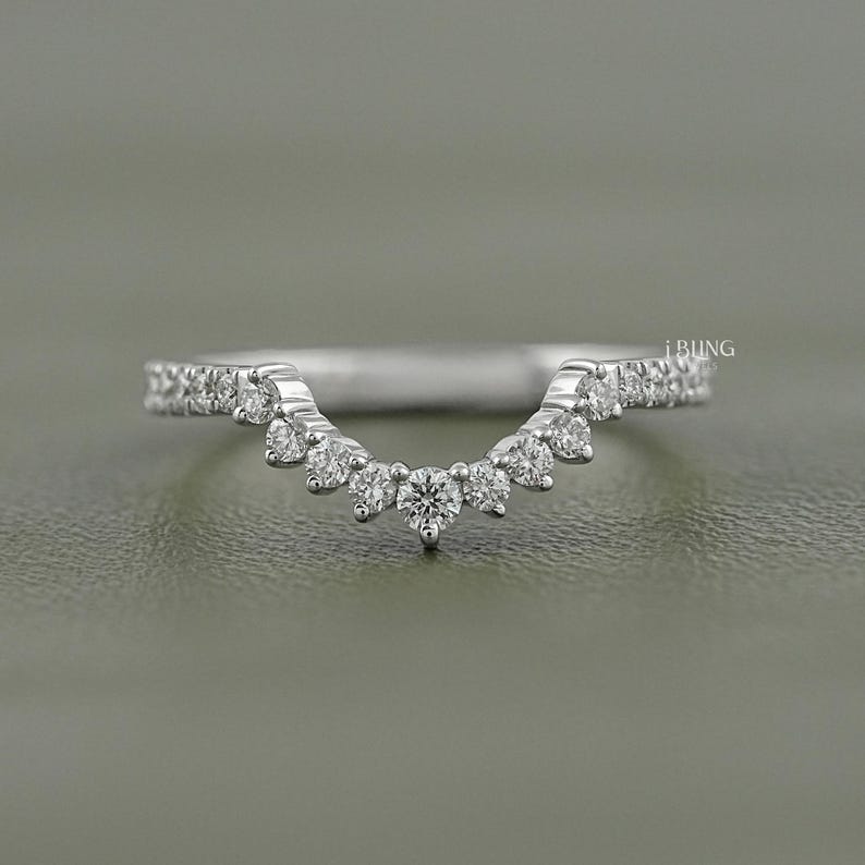 Round Cut Diamond Curved Wedding Band / EF-VS Eco-Friendly Diamond Anniversary Band  / Man-Made Diamond Engagement Band Gift  for Women