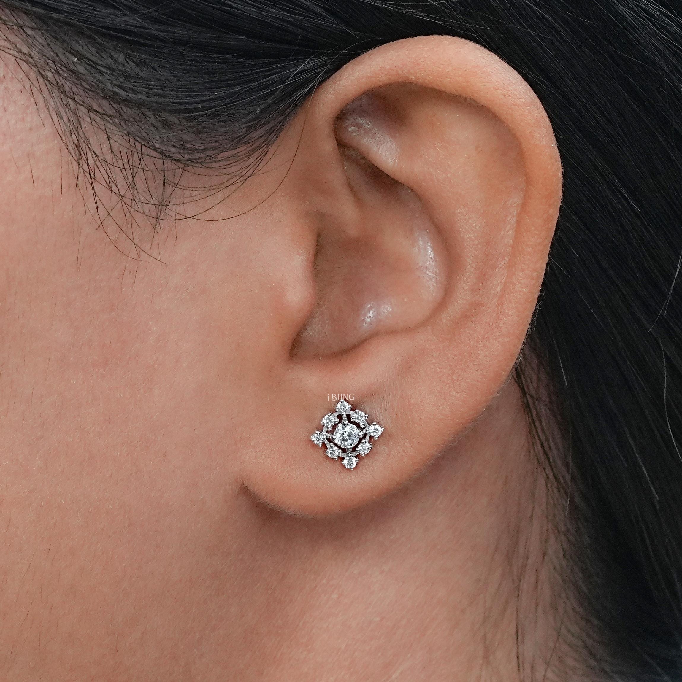 ラウンドカットのラボグロウンダイヤモンドクラスタースタッドピアス