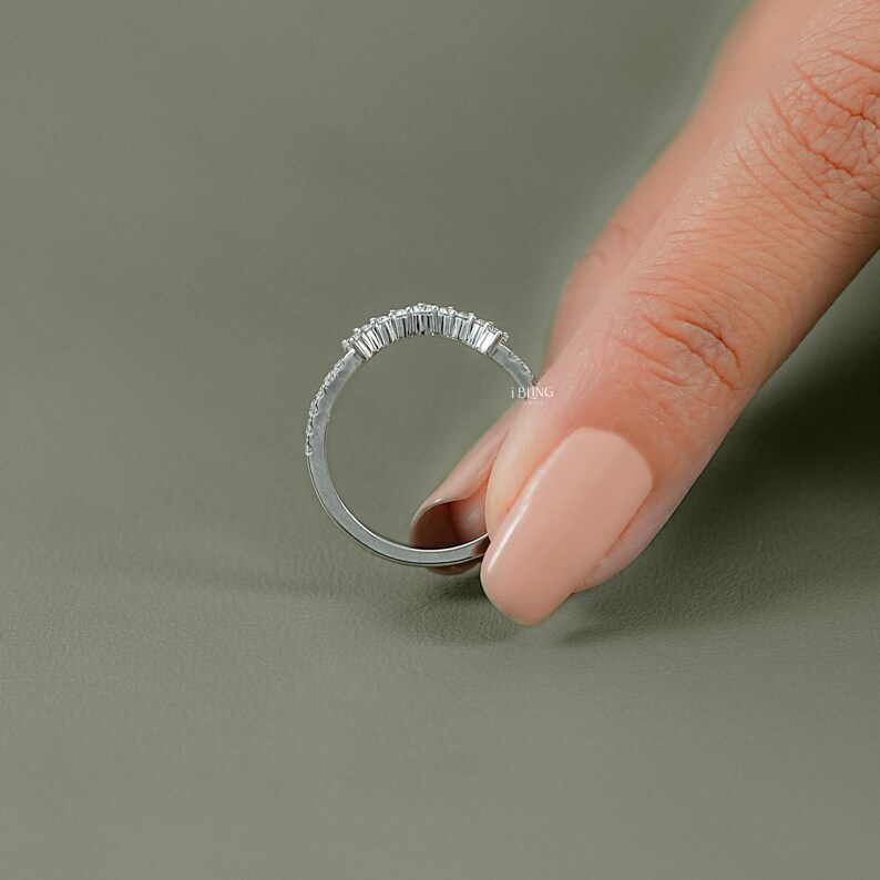 Round Cut Diamond Curved Wedding Band / EF-VS Eco-Friendly Diamond Anniversary Band  / Man-Made Diamond Engagement Band Gift  for Women