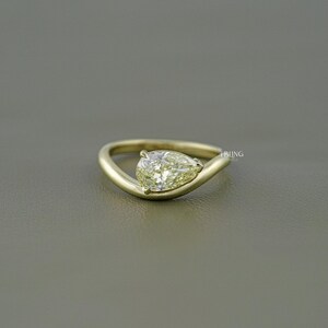 Pear Cut Lab Grown Diamond Curved Solitaire Ring/ Eco-Friendly East-West Set Diamond Ring/ 14K Solid Gold Engagement Ring/ Rings For Women