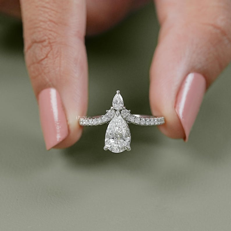 Pear Cut Lab Grown Diamond Tear Drop Chevron Ring / Round Cut Side ...