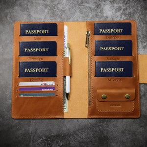 Familienpasshülle für 6 Familienreisebrieftasche personalisierte Lederpasshülle 4 8 10 2 Dokumentenveranstalter personalisierter Reisepass 5 7