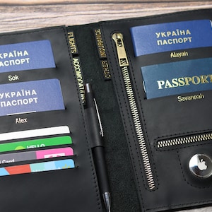 Porta pasaporte familiar AirTag Cartera de viaje familiar de cuero Porta pasaporte Ranura para AirTag Pasaporte familiar con capacidad para 4, 6, 8 y 10 pasaportes personalizados