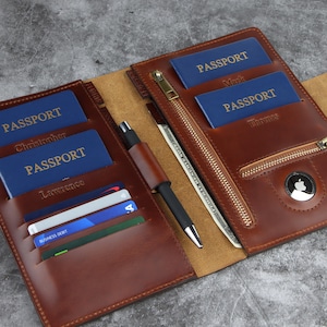 Cartera para pasaporte AirTag 4 Porta pasaporte familiar Cartera de viaje personalizada Cartera de cuero para pasaporte 5 Organizador de viaje 6 7 Ranura para AirTag