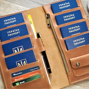 Porta pasaporte familiar 8 Cartera de viaje de cuero para pasaporte 6 Estuche de cuero para pasaporte con capacidad para 4 7 10 Organizador de pasaporte personalizado 5 3