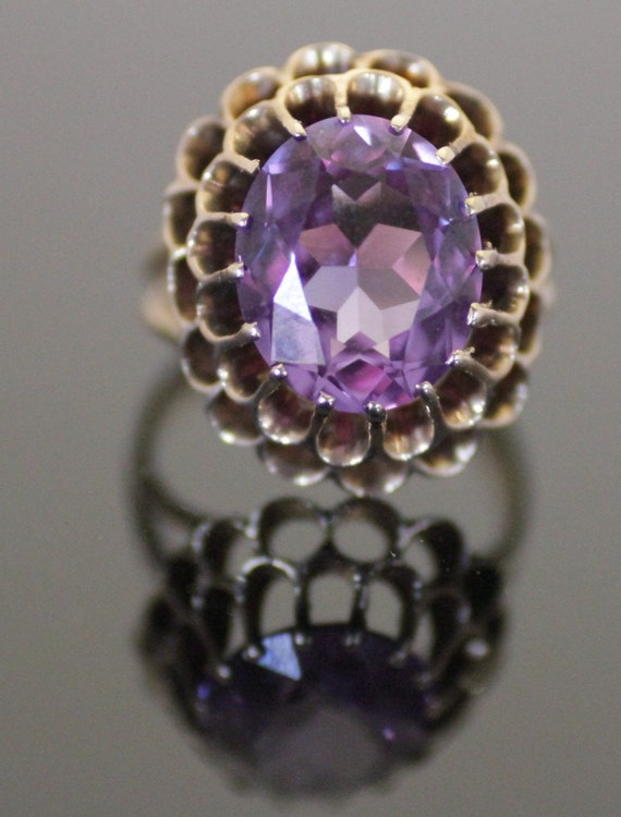 14k Gold Ring w/ Synthetic Purple Sapphire