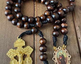 Handgemaakte rozenkrans van Sint-Benedictus, houten kralen, kruisbeeld gratie