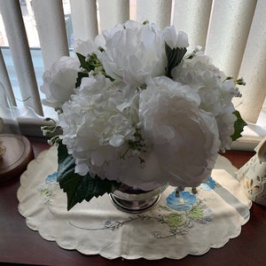 White Silk Floral Arrangement, White Peonies and Hydrangeas Arrangement, White Silk Centerpiece, Hydrangea Centerpiece, Peony Centerpiece
