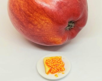 Fridge magnet plate of beans on toast