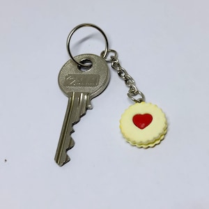 Jammy dodger key chain