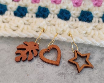 3 Enamel Stitch Markers • notions • row markers • end markers • place markers for crochet • Monstera • Safety Pins with Charm