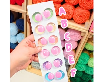 Ojos de seguridad arcoíris brillantes de 25 mm y 30 mm, pupilas rosas descentradas, homologados según EN71, para crochet y peluches.