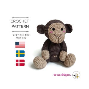 以下が含まれることがあります： ブラウニーザモンキーの編み物パターン。パターンは英語、スウェーデン語、デンマーク語で入手できます。パターンには、ピンクの頬をした茶色の編み物モンキーの写真が含まれています。