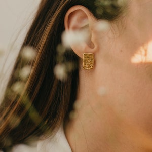 Gold Stud Earrings, Everyday Square Shaped Earrings, 18K Minimalist Textured Jewelry, Comfortable Rectangle Earrings, Unique Gift For Her