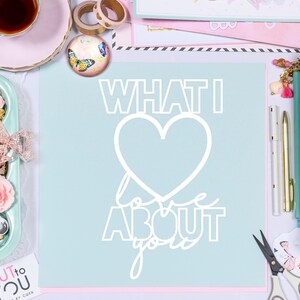 Cyfrowy plik do cięcia „Love About You” idealny do wszelkich projektów z zakresu rękodzieła papierowego, scrapbookingu, tworzenia kartek i dekoracji wnętrz.