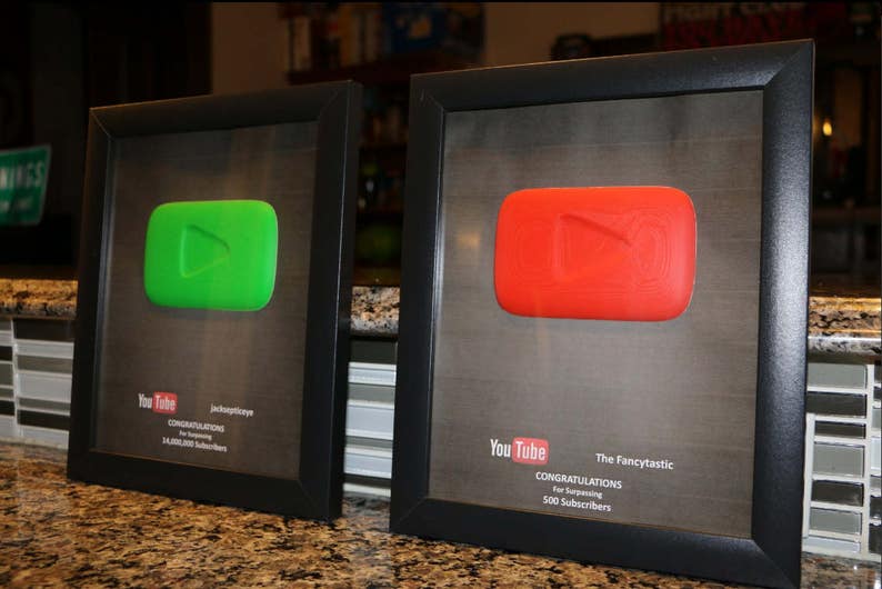 1000 subscribers play button