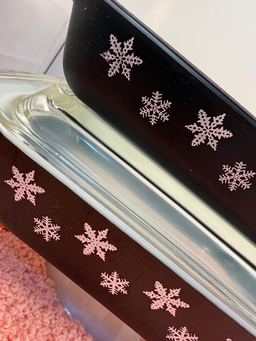 Pyrex Snowflake Pattern Casserole Vintage Pyrex Black Snowflake Casserole Dishes With Lids – 548 and 575 ...
