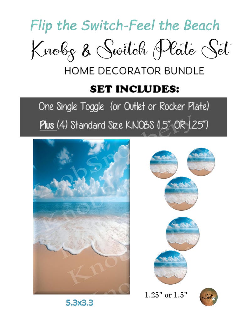 Op de afbeelding: Een home decorator bundel met een schakelplaat en knoppen met een strandthema. De set bevat een schakelplaat van 13,46x8,38 cm en vier knoppen met een diameter van 3,18 of 3,81 cm. Het ontwerp toont een blauwe lucht, de oceaan en een zandstrand.