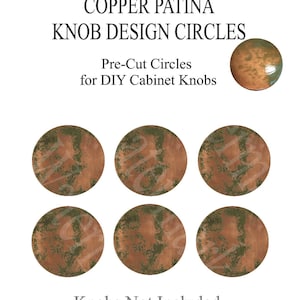 Puede incluir: Círculos de diseño de pomo con pátina de cobre para pomos de armario de bricolaje. La imagen muestra seis círculos precortados con un diseño de cobre y verde, y un pomo. El texto de la imagen dice "Knobs Not Included."