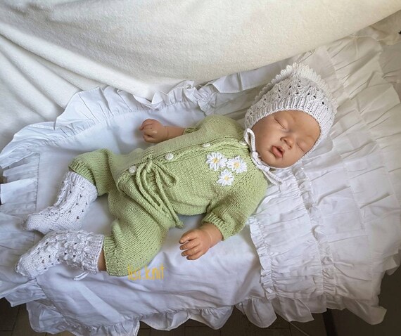 handmade knitted baby clothes