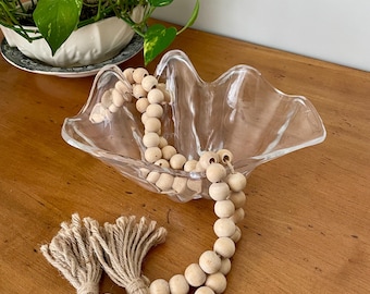 Mid Century Clear Lucite Scallop Shell Footed Serving Bowl: Coastal Decor