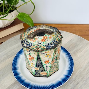 Vintage Hexagonal Holland House Chinoiserie Style Biscuit Tin; Belgium Blue and White Tea Tin; Vintage Tin Collector; Kitchen Decor