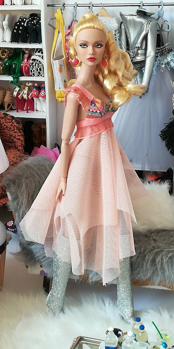 Dress dolls online on sale