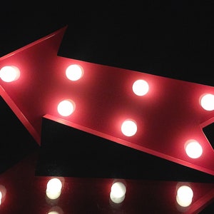 12&quot; Metal Red Arrow Light Arrow Sign Marquee Signs Battery Operated Home Store Pub Bar Wall Table Decor