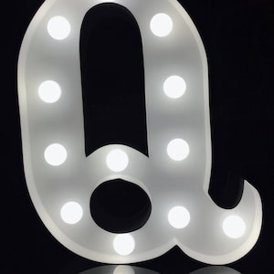 Metal white initial letter Q marquee letter light 9&quot;height light up alphabet letter home bedroom shop window wedding decor battery operated