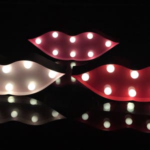 Big Metal Red Lip Light 12