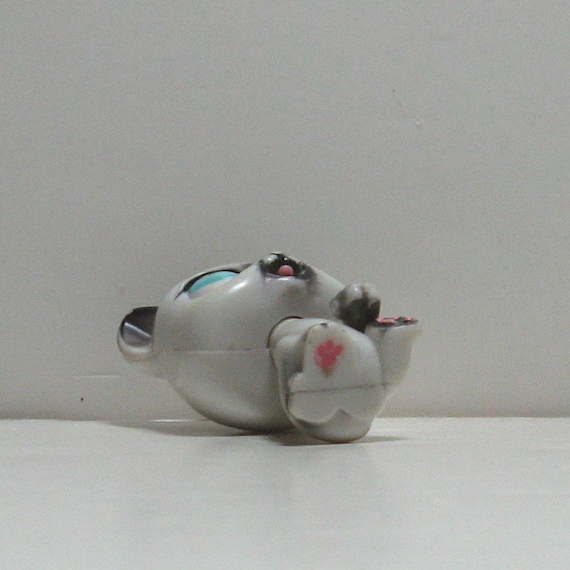 LPS Littlest Pet Shop Authentic 2005 Sitting Light Beige