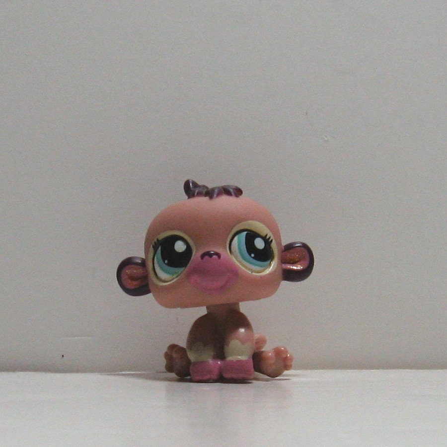 LPS Littlest Pet Shop Authentic 2006 Sitting Pink With Brown Baby