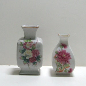 Vintage 1960s Made in Japan Pair of Petite Ceramic Vases Floral Decoration