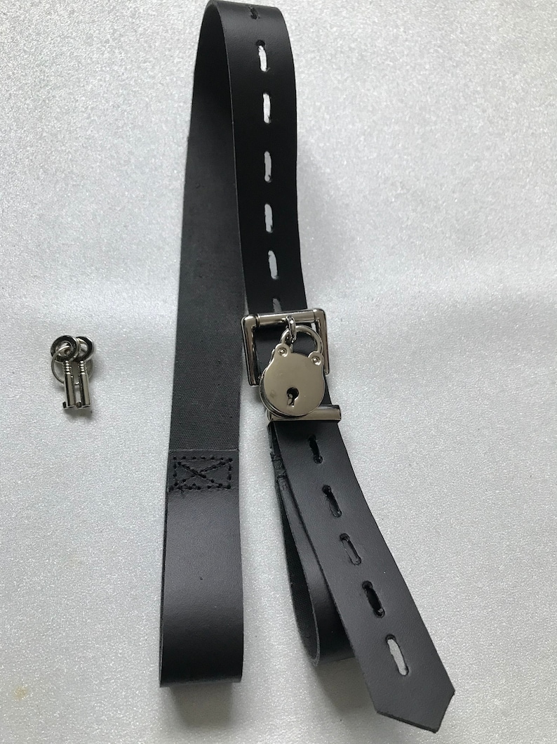 tie heel lock