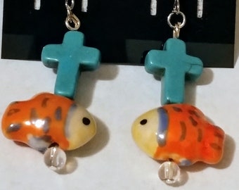 Boucles d'oreilles de croix et de poisson