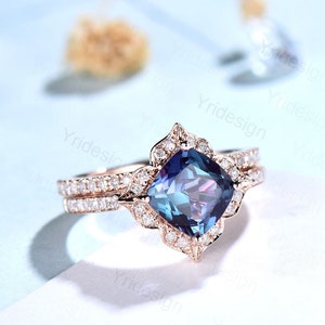 Vintage Alexandrite ring set 14K rose gold halo diamond alexandrite engagement ring set unique flower bridal ring for women anniversary gift