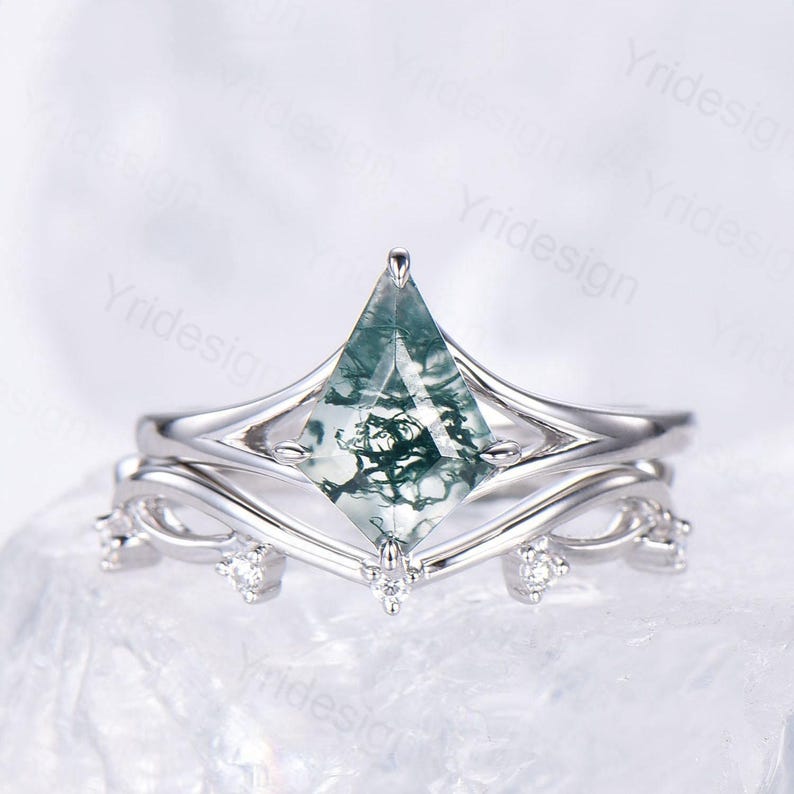 Split shank Kite cut moss agate ring set solitaire green agate engagement ring set art deco bridal wedding ring set anniversary gift women image 1
