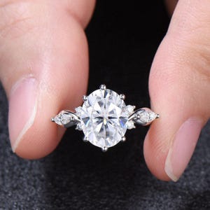 3CT Oval Moissanite Engagement Ring 18K White Gold Vintage Seven Stone Flawless Marquise Moissanite Diamond Wedding Anniversary Ring Women