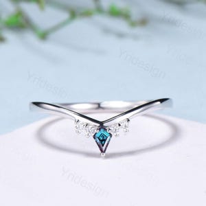 Dainty Curved Alexandrite Wedding Ring Women Kite Alexandrite Stacking Band Moissanite  Anniversary Ring Art Deco June Promise Ring For Her