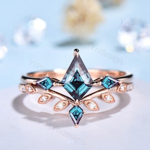 Vintage Kite Cut Alexandrite Engagement Ring Rose Gold Three Stone Marquise Moissanite Branch Wedding Ring Minimalist Bridal Ring Set Women