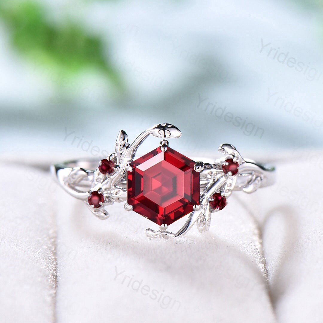 【12月スーパーSALE 15%OFF】 Ring Engagement Ruby Leaves Vintage Inspired Natural Unique フラダンス