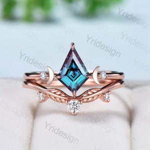 Vintage kite shaped Alexandrite engagement ring set rose gold Unique Celestial moon wedding ring for women band June birthstone promise ring