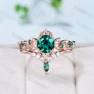 Vintage Emerald Engagement Ring Set Unique Leaves Nature Inspired Emerald Wedding Ring Set Art Deco Green Crystal Moissanite Bridal Ring Set