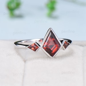 Vintage Kite Cut Natural Red Garnet Engagement Ring Minimalist Dainty Bezel Kite Garnet Wedding Ring For Women Three Stone Promise Ring Gift